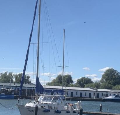 Mallard Etendard Ketch mit Liegeplatz