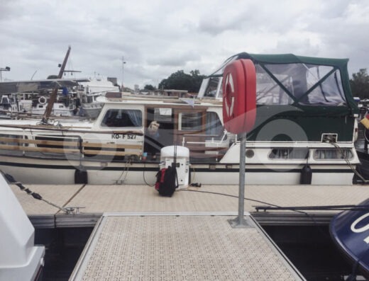 Klassisches Stahl-Motorboot - Projektboot