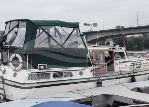 Klassisches Stahl-Motorboot - Projektboot