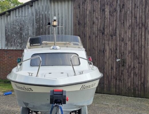 checkBoot - Home 7 15 Rauwasserboot mit Kajüte RYDS 435 FC - 15PS Führerscheinfrei