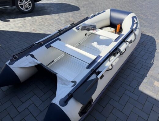 Schlauchboot 3,30 m mit neuem 15 PS Führerscheinfrei