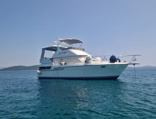 Carver 33 Aft Cabin